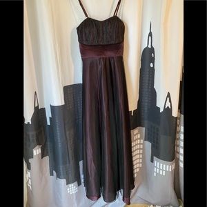 Yunire prom Burgundy/Black dress with scarf, made in Brazil
